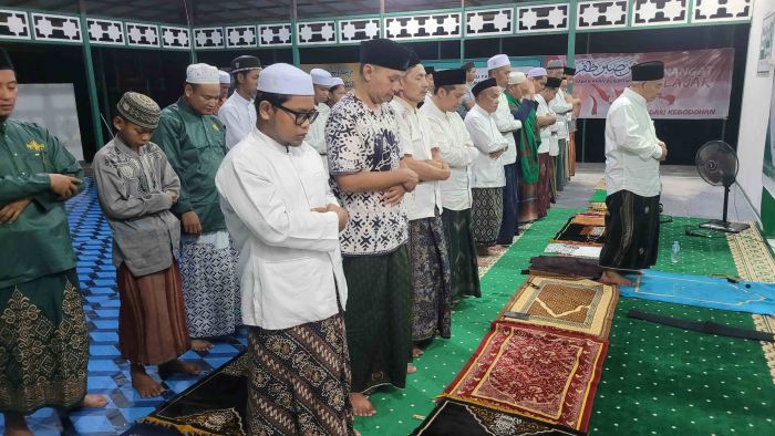 Di Pesantren Kampung NU Kapuas, Kiai Asep Tegaskan Guru Harus Doakan Murid, Ini Lima Waktu Istijabah Di Pesantren Kampung NU Kapuas, Kiai Asep Tegaskan Guru Harus Doakan Murid, Ini Lima Waktu Istijabah