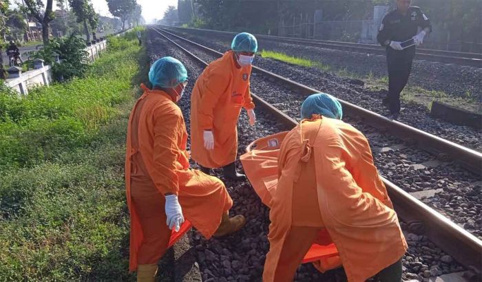 Potongan Tubuh Manusia di Rel Kereta Api Gegerkan Warga Jombang Potongan Tubuh Manusia di Rel Kereta Api Gegerkan Warga Jombang