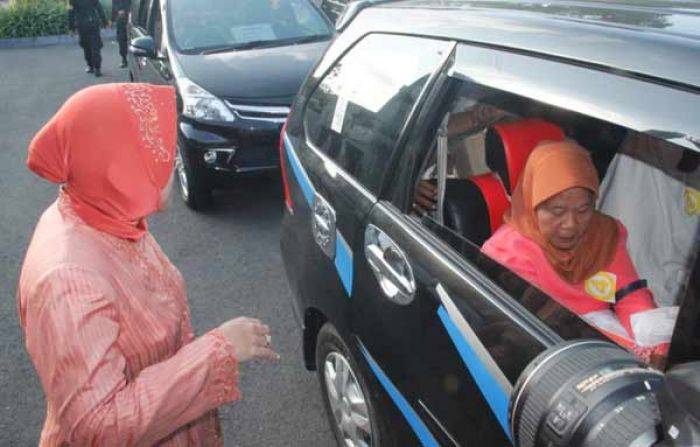 Pemkot Surabaya Pulangkan 43 PMKS ke Daerah Asal Pemkot Surabaya Pulangkan 43 PMKS ke Daerah Asal