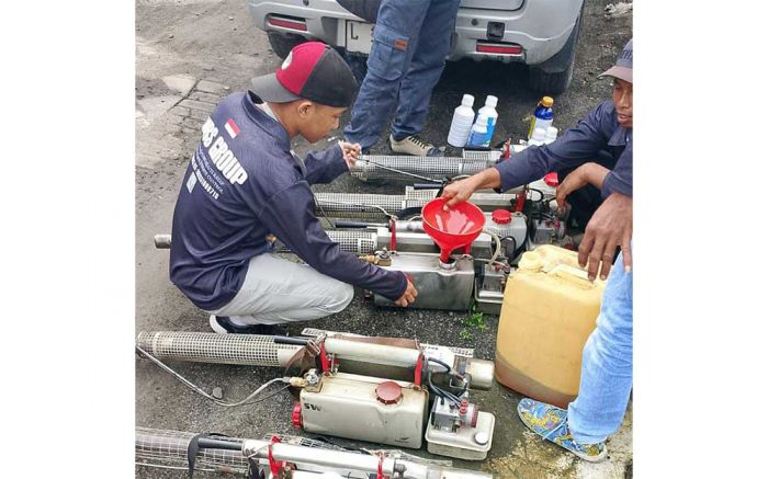 Cegah Sebaran Penyakit DBD, Pemdes Dampaan Gresik Gencarkan Fogging Cegah Sebaran Penyakit DBD, Pemdes Dampaan Gresik Gencarkan Fogging