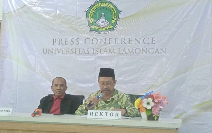 Didemo Mahasiswa, Begini Tanggapan Rektor Unisla Soal Pembekuan BEM Didemo Mahasiswa, Begini Tanggapan Rektor Unisla Soal Pembekuan BEM