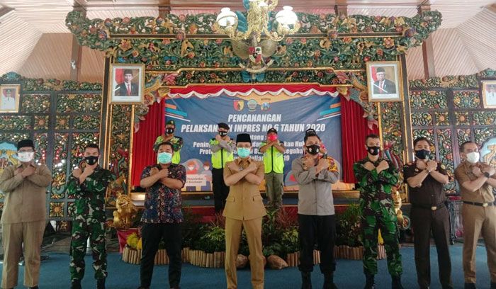Resmikan Perbup 63, Bupati Bangkalan Tegaskan Tak Ada Denda Rp 50 Ribu Bagi Pelanggar Protkes Resmikan Perbup 63, Bupati Bangkalan Tegaskan Tak Ada Denda Rp 50 Ribu Bagi Pelanggar Protkes