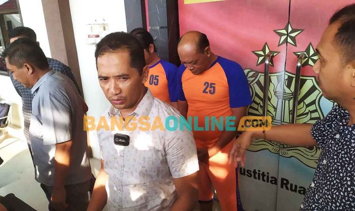 Peras Perangkat Desa, 2 Orang Ngaku Wartawan di Jombang Ditangkap Polisi Peras Perangkat Desa, 2 Orang Ngaku Wartawan di Jombang Ditangkap Polisi
