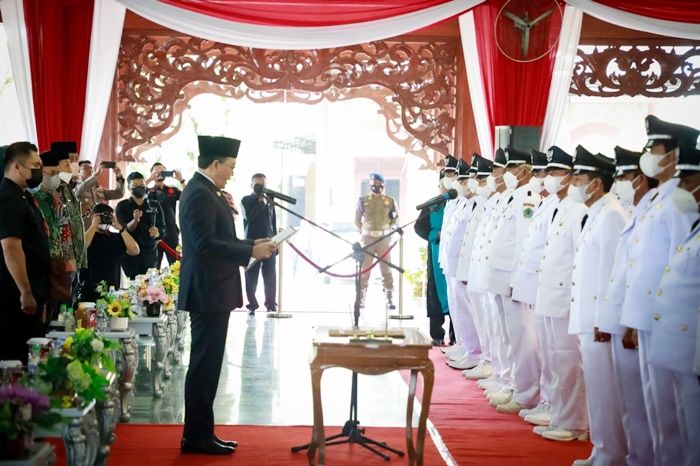 Bupati Baddrut Tamam Lantik 72 Kades Terpilih Hasil Pilkades Serentak 2022 Bupati Baddrut Tamam Lantik 72 Kades Terpilih Hasil Pilkades Serentak 2022