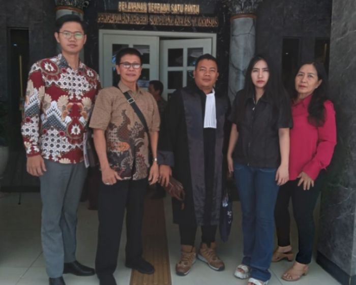 Ibu Rumah Tangga Terdakwa Kasus KDRT Sampaikan 3 Poin Eksepsi di PN Surabaya Ibu Rumah Tangga Terdakwa Kasus KDRT Sampaikan 3 Poin Eksepsi di PN Surabaya