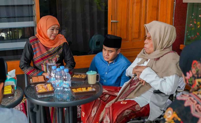 Satu Abad Ponpes Al Falah Ploso, Khofifah Sowan ke Kiai Huda Satu Abad Ponpes Al Falah Ploso, Khofifah Sowan ke Kiai Huda