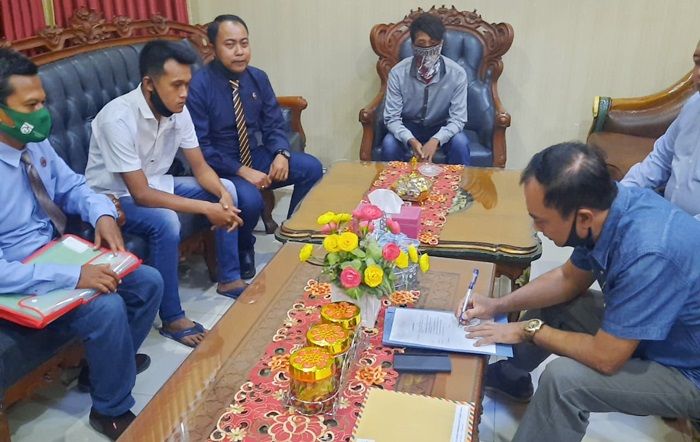 Kuasa Hukum Bayi Kasus Salah Gelang Desak DPRD Nganjuk Bentuk Timsus Kuasa Hukum Bayi Kasus Salah Gelang Desak DPRD Nganjuk Bentuk Timsus