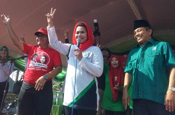 Kampanye di Trenggalek, Puti Buka Festival Senam Kabeh Sedulur Kabeh Makmur di Stadion Menak Sopal Kampanye di Trenggalek, Puti Buka Festival Senam Kabeh Sedulur Kabeh Makmur di Stadion Menak Sopal