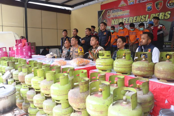 Polresta Sidoarjo Bongkar Dua Gudang Sindikat Pengoplos Isi Tabung LPG Polresta Sidoarjo Bongkar Dua Gudang Sindikat Pengoplos Isi Tabung LPG