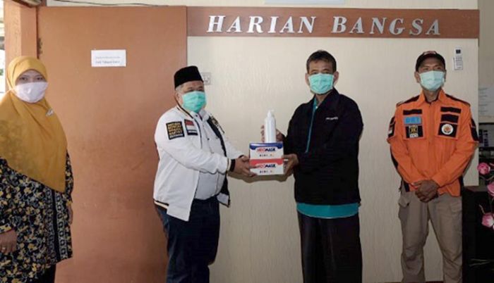 Empati Media, PKS Jatim Serahkan Masker ke HARIAN BANGSA dan BANGSAONLINE.com