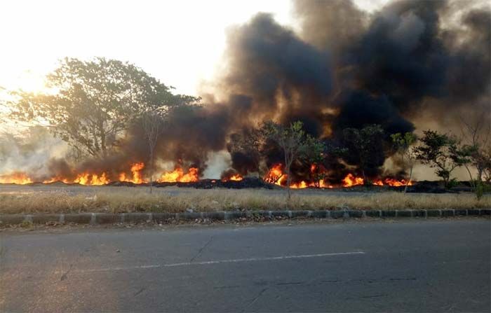 Pipa Lumpur Lapindo di Jabon Terbakar Pipa Lumpur Lapindo di Jabon Terbakar