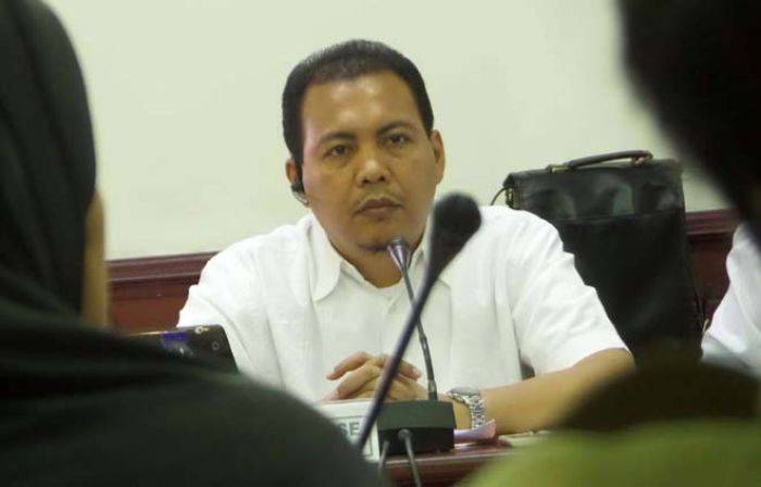 Pedagang Ikan Hias di Jalan Gunung Sari Keluhkan Listrik Sering Padam Pedagang Ikan Hias di Jalan Gunung Sari Keluhkan Listrik Sering Padam
