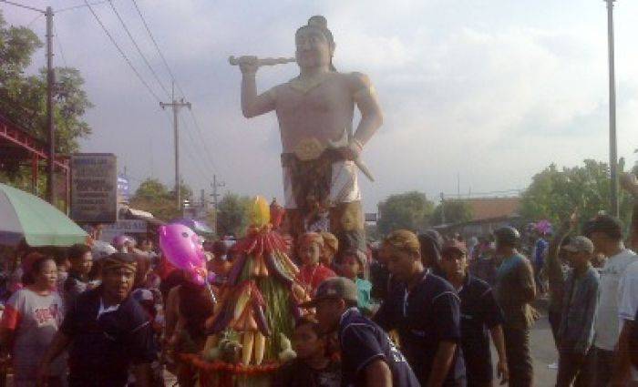 Warga Jatipasar Gelar Kirab Tumpeng Mojopait