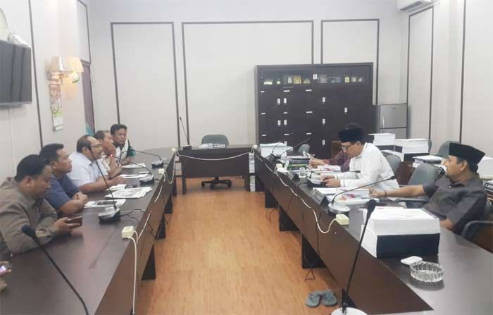 Datangi Dewan, Warga Desa Nogosari Minta Pengelolaan Tanah Desa Datangi Dewan, Warga Desa Nogosari Minta Pengelolaan Tanah Desa