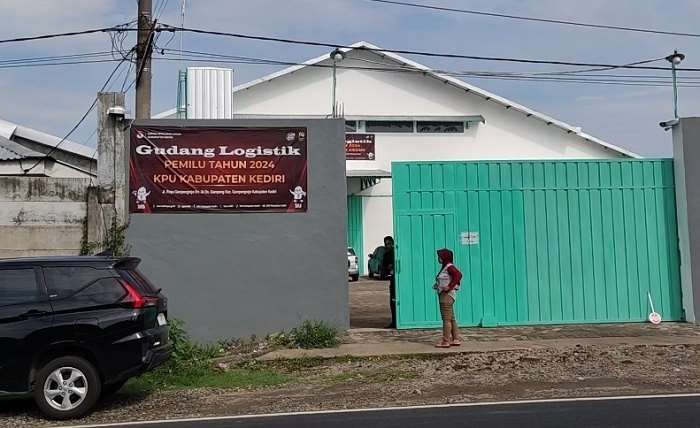 Mendadak, KPU Kediri Larang Ambil Foto Proses Sortir dan Pelipatan Surat Suara, Ada Apa? Mendadak, KPU Kediri Larang Ambil Foto Proses Sortir dan Pelipatan Surat Suara, Ada Apa?