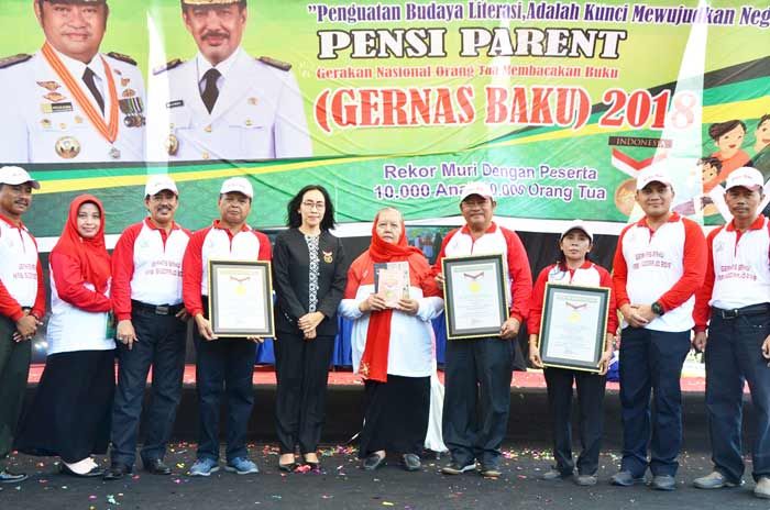 Gernas Baku Sidoarjo Pecahkan Rekor MURI Urutan ke-8451 Gernas Baku Sidoarjo Pecahkan Rekor MURI Urutan ke-8451