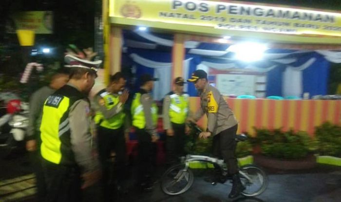 Kendarai Sepeda Lipat, Kapolres Ngawi Pantau Pengamanan