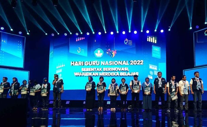Top! Jawa Timur Borong 27 Trofi Apresiasi GTK Inspiratif 2022 Top! Jawa Timur Borong 27 Trofi Apresiasi GTK Inspiratif 2022
