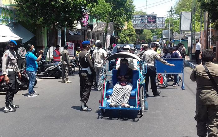 Operasi Masker di Kota Probolinggo, Ibu-Ibu Menangis Terjaring Razia