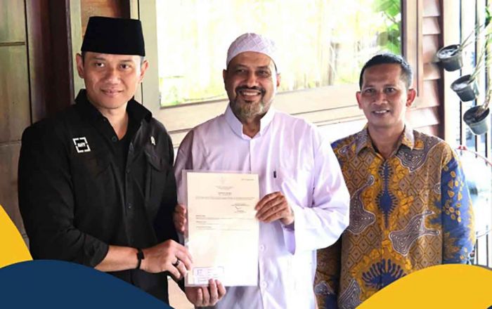 Menteri ATR/BPN Serahkan Puluhan Sertifikat Waqaf di Pasuruan Menteri ATR/BPN Serahkan Puluhan Sertifikat Waqaf di Pasuruan