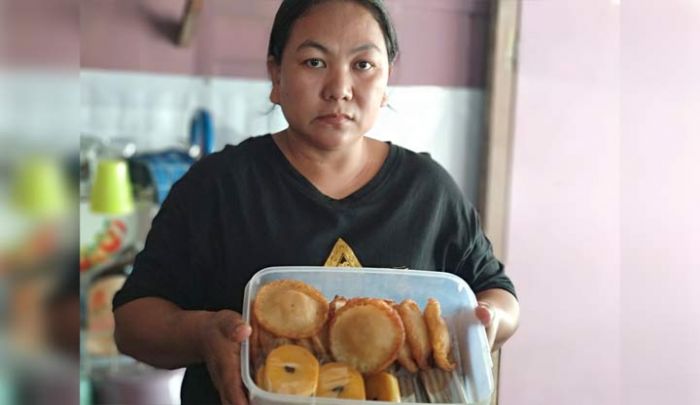 Kue Cucur jadi Kenangan Terindah Bagi Warung Yu Sri dengan Bupati Indartato Kue Cucur jadi Kenangan Terindah Bagi Warung Yu Sri dengan Bupati Indartato