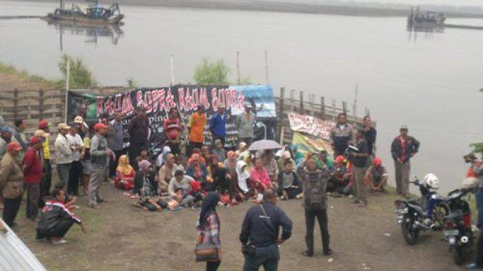 Tuntut Ganti Rugi Dilunasi, Korban Lumpur Lapindo Blokade Tanggul Tuntut Ganti Rugi Dilunasi, Korban Lumpur Lapindo Blokade Tanggul