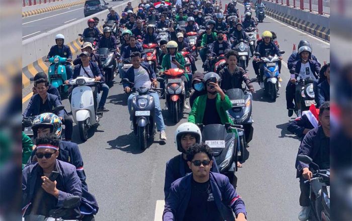 Mahasiswa UTM Ajak Masyarakat Siaga Meski RUU Pilkada Dibatalkan: DPR RI dan Jokowi Bisa Bermanuver Mahasiswa UTM Ajak Masyarakat Siaga Meski RUU Pilkada Dibatalkan: DPR RI dan Jokowi Bisa Bermanuver