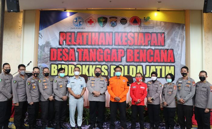Kabid Dokkes Polda Jatim Selenggarakan Pelatihan Desa Tanggap Bencana Kabid Dokkes Polda Jatim Selenggarakan Pelatihan Desa Tanggap Bencana