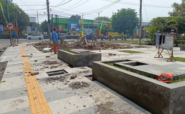 Proyek Revitalisasi Alun-Alun Bangil Tinggal Finishing Proyek Revitalisasi Alun-Alun Bangil Tinggal Finishing