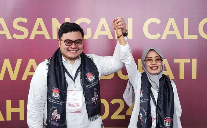 Pasangan Dhito-Dewi Daftar Cabup-Cawabup ke KPU Kabupaten Kediri Pasangan Dhito-Dewi Daftar Cabup-Cawabup ke KPU Kabupaten Kediri