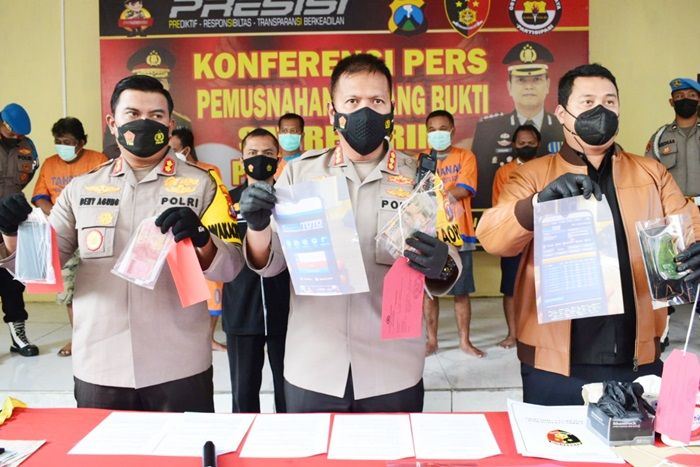 Giliran Polresta Sidoarjo Sikat Judi Online, Ringkus Enam Tersangka Sekaligus Giliran Polresta Sidoarjo Sikat Judi Online, Ringkus Enam Tersangka Sekaligus