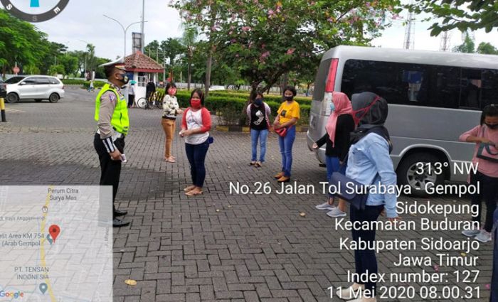 PJR II Jatim Amankan Mobil Elf Bawa Belasan Calon TKI