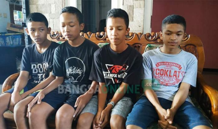 Empat Bocah di Kota Blitar Kembalikan Dompet yang Ditemukan di Jalan, Banjir Pujian Warganet Empat Bocah di Kota Blitar Kembalikan Dompet yang Ditemukan di Jalan, Banjir Pujian Warganet