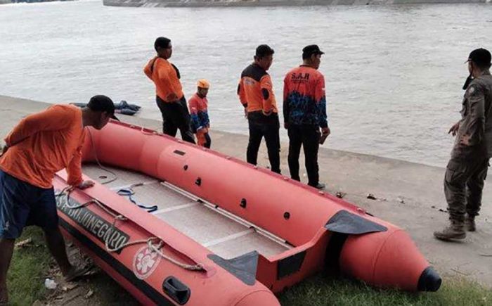 Pencarian Korban Tenggelam di Bengawan Solo Bojonegoro Dihentikan Pencarian Korban Tenggelam di Bengawan Solo Bojonegoro Dihentikan