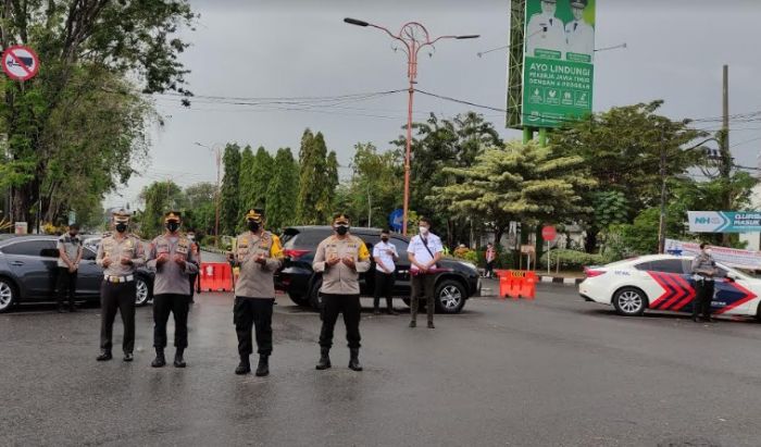 Warga Sidoarjo Henti Aktivitas 60 Detik, Heningkan Cipta agar Pandemi Segera Berlalu Warga Sidoarjo Henti Aktivitas 60 Detik, Heningkan Cipta agar Pandemi Segera Berlalu
