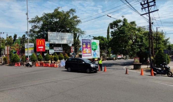 Wali Kota Minta Maaf Atas Penyekatan Beberapa Ruas Jalan di Kota Kediri Wali Kota Minta Maaf Atas Penyekatan Beberapa Ruas Jalan di Kota Kediri