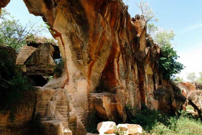 Ada Destinasi Wisata Zaman Batu Eksotik di Bukit Kapur Pelalangan Arosbaya Bangkalan, Penasaran?