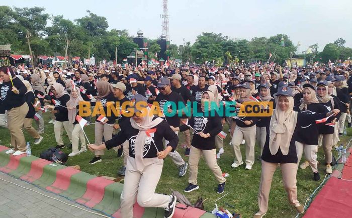 Ribuan Orang dari Badan Adhoc di Jombang, Sambut Kirab Pemilu 2024 Ribuan Orang dari Badan Adhoc di Jombang, Sambut Kirab Pemilu 2024