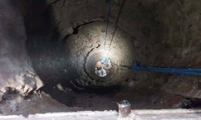 Diduga Hirup Gas Beracun, Pria ini Terjebak di Dalam Sumur, Evakuasi Berlangsung Dramatis Diduga Hirup Gas Beracun, Pria ini Terjebak di Dalam Sumur, Evakuasi Berlangsung Dramatis