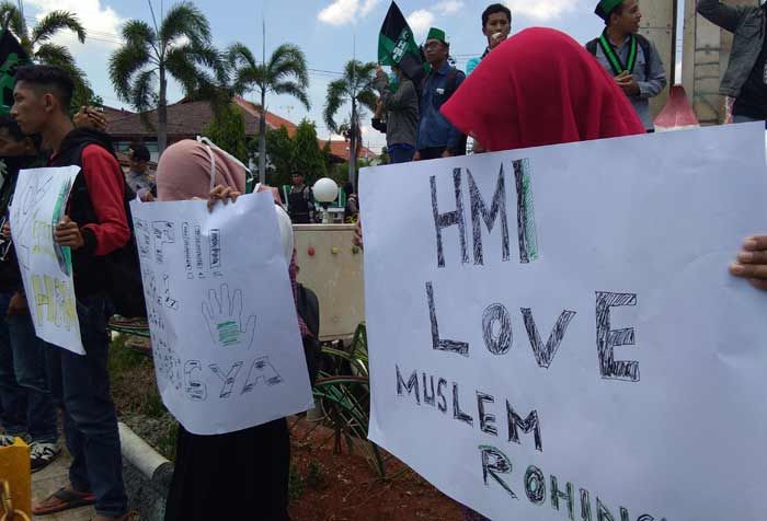 Peduli Umat Muslim Rohingya, HMI Tuban Gelar Aksi Solidaritas Peduli Umat Muslim Rohingya, HMI Tuban Gelar Aksi Solidaritas