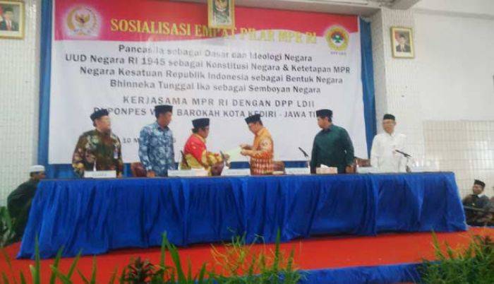Sosialisasikan 4 Pilar, Ketua MPR-RI Tegaskan Perangi Narkoba, Teroris dan Korupsi Sosialisasikan 4 Pilar, Ketua MPR-RI Tegaskan Perangi Narkoba, Teroris dan Korupsi
