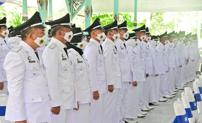 Lantik 143 Kades Terpilih, Bupati Madiun Ingatkan Dana Desa untuk Masyarakat Lantik 143 Kades Terpilih, Bupati Madiun Ingatkan Dana Desa untuk Masyarakat