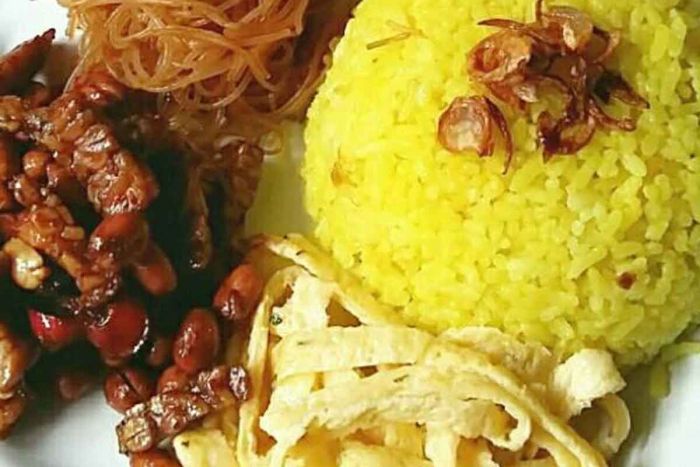 Resep Nasi Kuning Cocok untuk Hidangan Buka Puasa Resep Nasi Kuning Cocok untuk Hidangan Buka Puasa