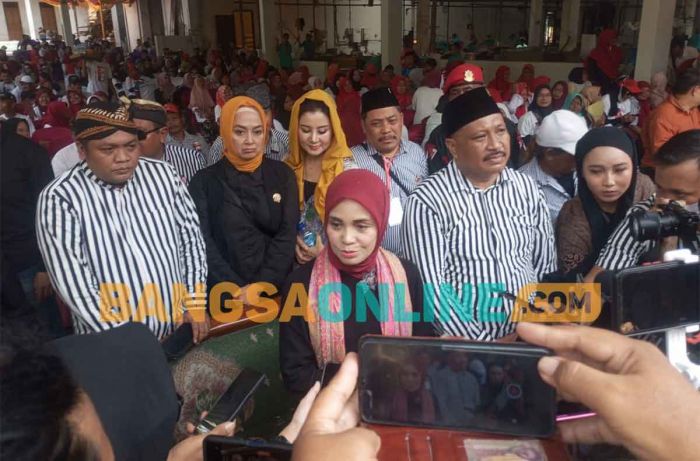 Istri Ganjar Pranowo Bertemu Pengrajin Tahu di Gresik