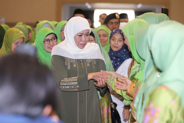 Khofifah Hadiri Pelantikan Pengurus Cabang dan Ranting Muslimat NU Kota Batu Khofifah Hadiri Pelantikan Pengurus Cabang dan Ranting Muslimat NU Kota Batu