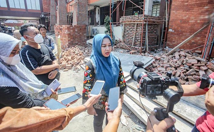 Wali Kota Mojokerto Sidak Proyek Senilai Rp1,5 Miliar yang Ambruk Wali Kota Mojokerto Sidak Proyek Senilai Rp1,5 Miliar yang Ambruk