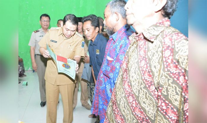 Bupati Nganjuk Serahkan Sertifikat Program PTSL di Lima Desa