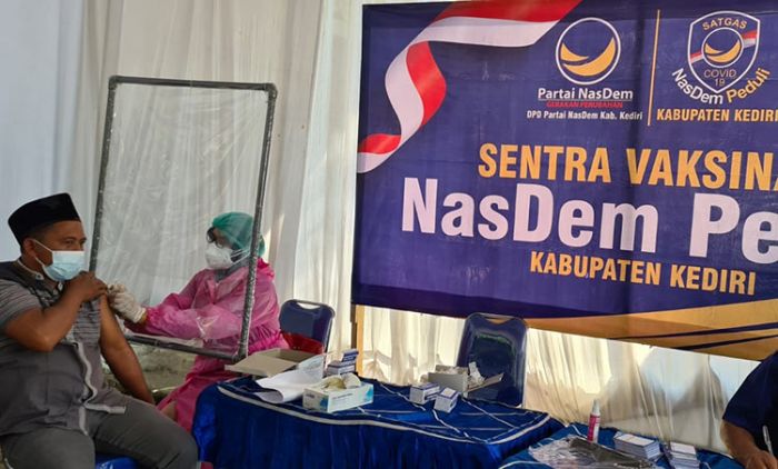 Bantu Percepat Herd Immunity, NasDem Kediri Gelar Vaksinasi Massal