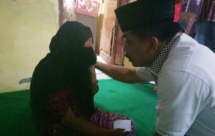Gus Syaf Sambangi Keluarga 3 Bocah yang Meninggal Tenggak Racun Serangga Gus Syaf Sambangi Keluarga 3 Bocah yang Meninggal Tenggak Racun Serangga