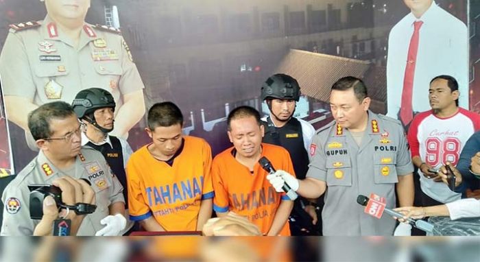 Kisah Asmara Sesama Jenis Latari Kasus Mutilasi Guru Honorer di Blitar, Pelaku Menangis Minta Maaf Kisah Asmara Sesama Jenis Latari Kasus Mutilasi Guru Honorer di Blitar, Pelaku Menangis Minta Maaf